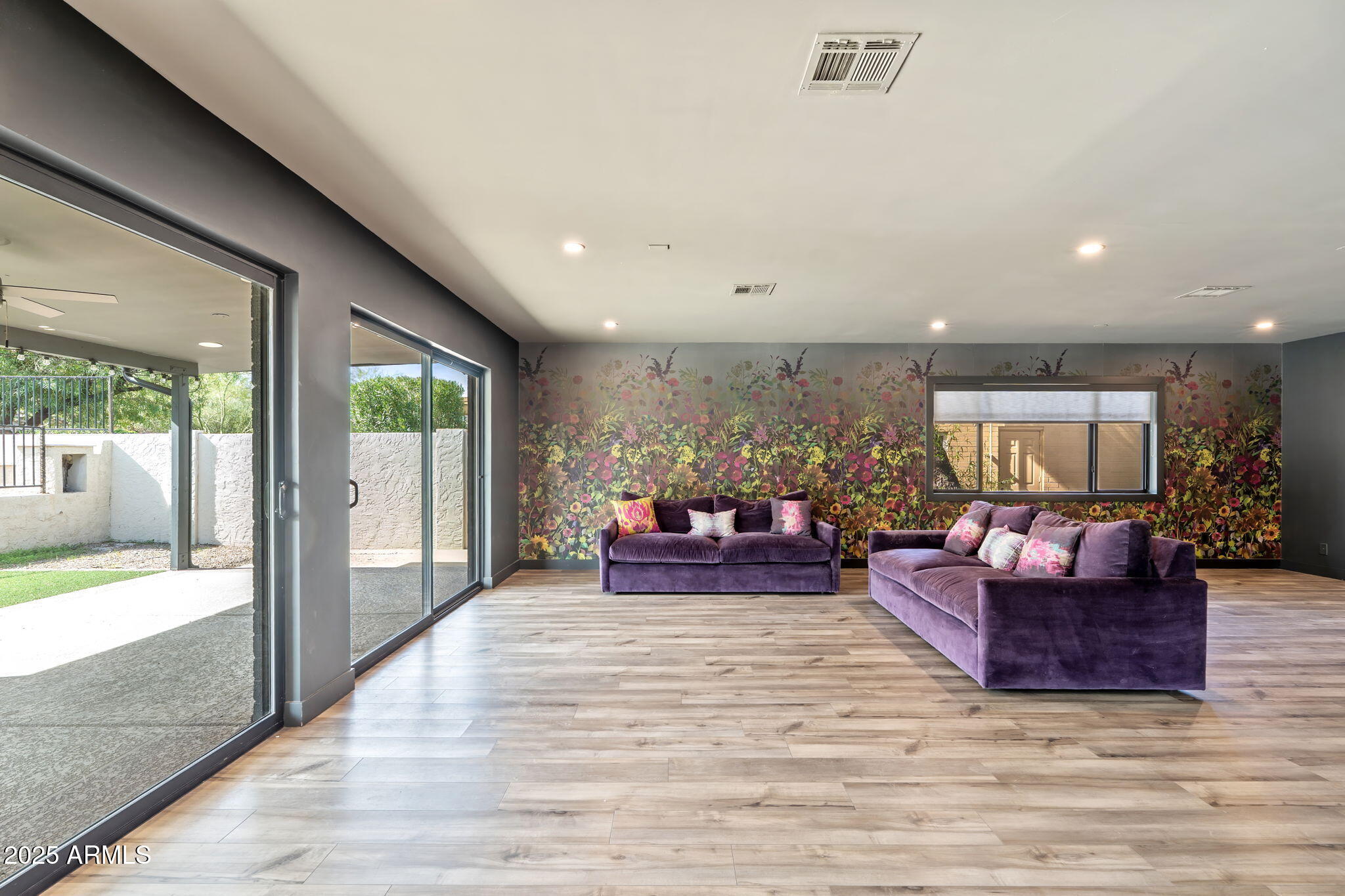 9046 North 28th Street Phoenix, AZ 85028 - Photo 4 of 38 20-web-or-mls-DSC_9020