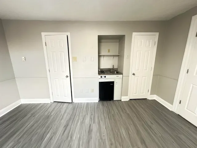 $1,300 | 14 Amory Street, Unit 1, Nashua, NH 03060