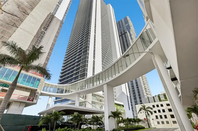 $2,100,000 | 700 Northeast 24th Street, Unit 806, Miami, FL 33137