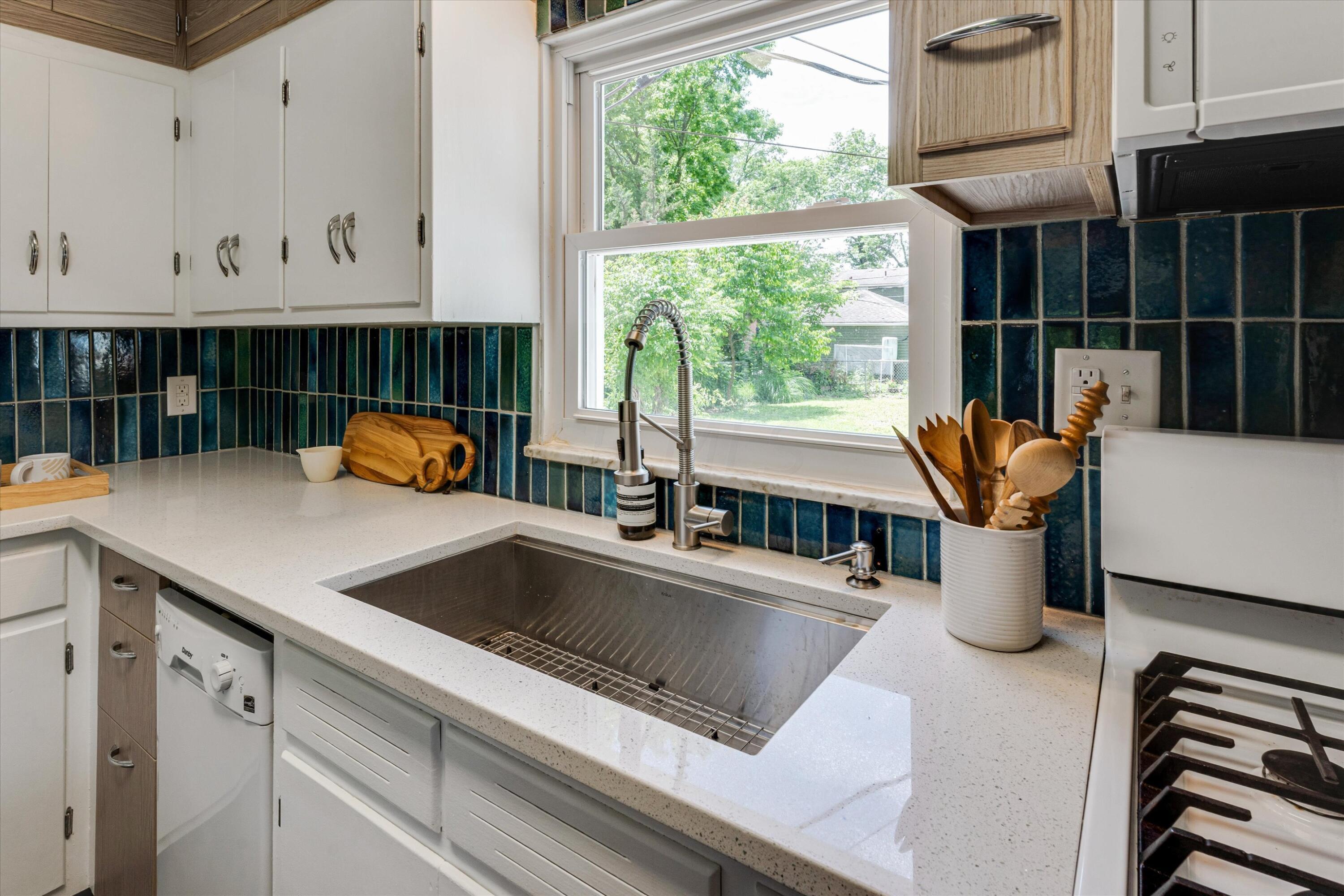 101 North Harding Road Columbus, OH 43209 - Photo 16 of 42 Kitchen