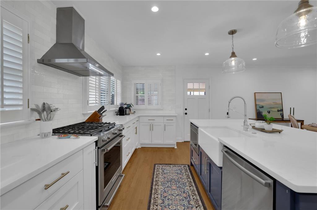 2602 Tanglewood Road Decatur, GA 30033 - Photo 11 of 37 a kitchen that has a sink and a stove