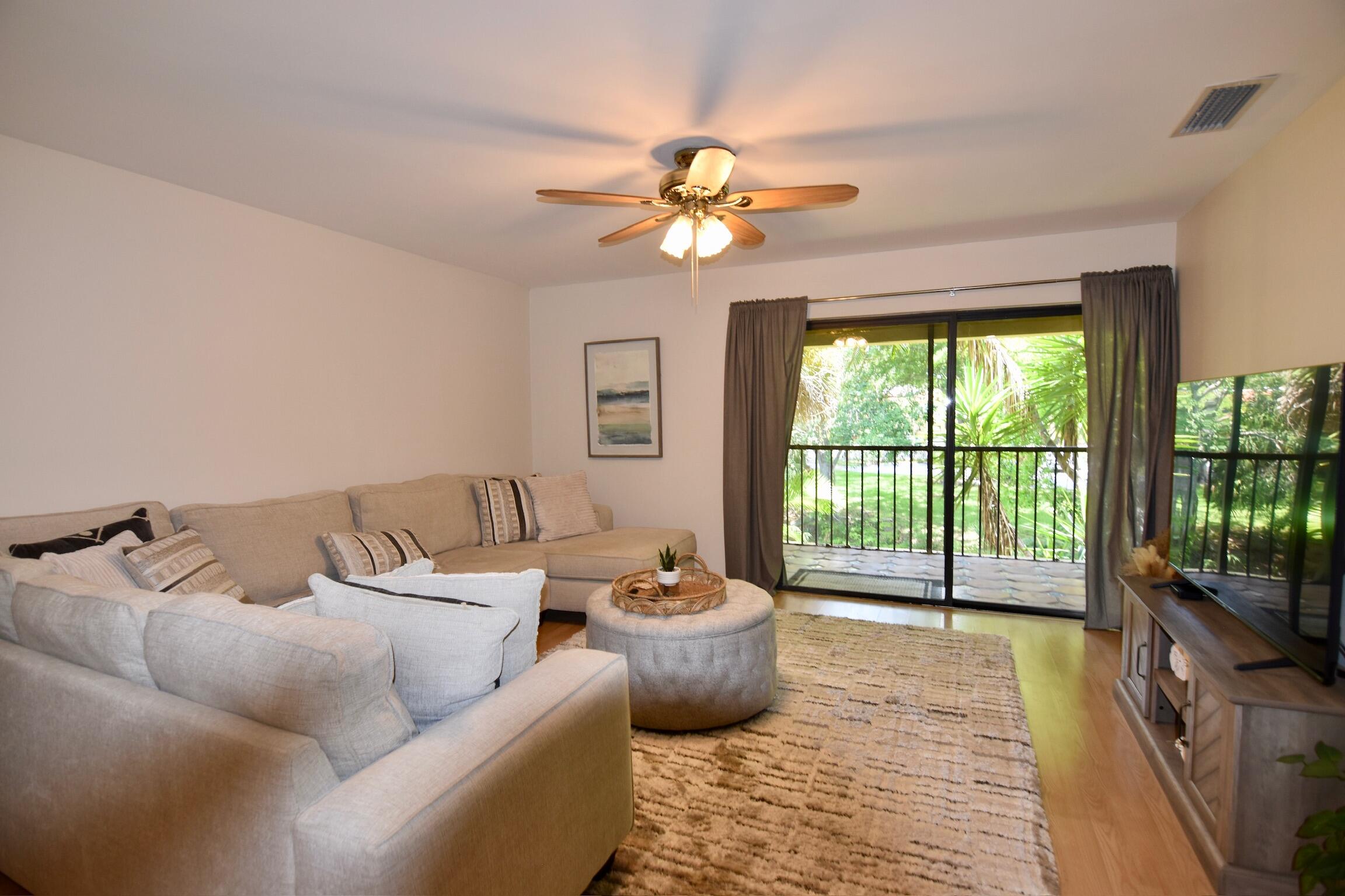 900 Southwest 9th St Circle, Unit 206 Boca Raton, FL 33486 - Photo 3 of 27 Living Room