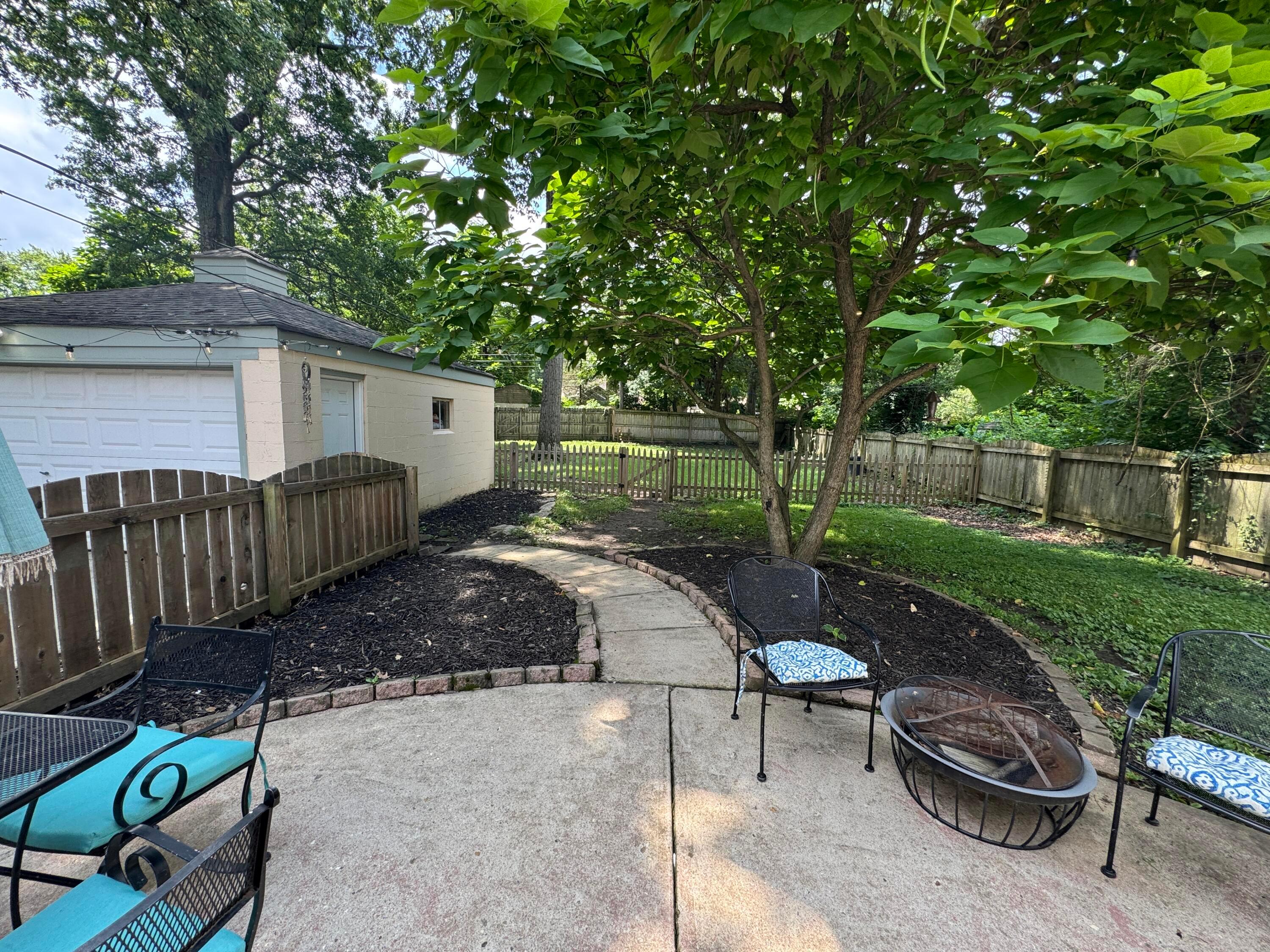 2623 Wildwood Road Columbus, OH 43231 - Photo 37 of 59 Back patio
