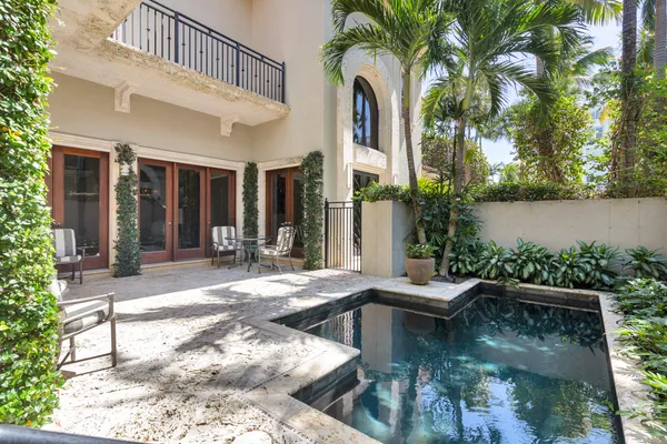 a view of a house with backyard and sitting area
