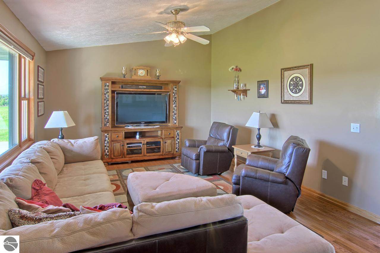 5477 Sparling Road Kingsley, MI 49649 - Photo 14 of 26 1818595-18.JPG