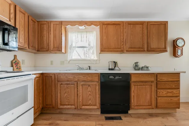 $380,000 | 6 Kirtland Street, Warner, NH 03278