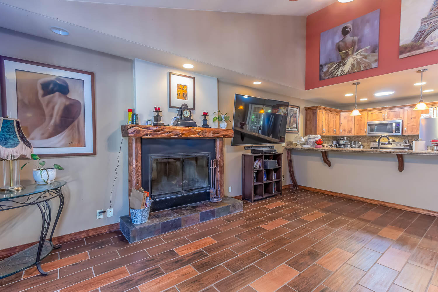53345 Andrews Road La Pine, OR 97739 - Photo 17 of 42 Alt view to upper level living room.