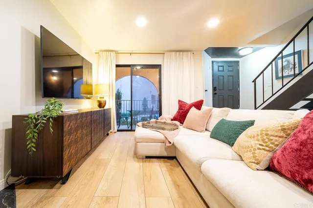 $3,000 | 2136 Oceanside Boulevard, Oceanside, CA 92054