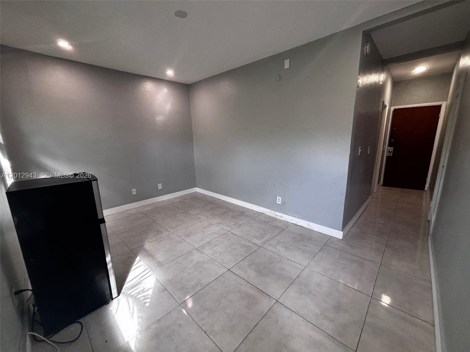 319 West 28th Street, Unit 15 Miami Beach, FL 33140 - Photo 4 of 6 a view of hallway