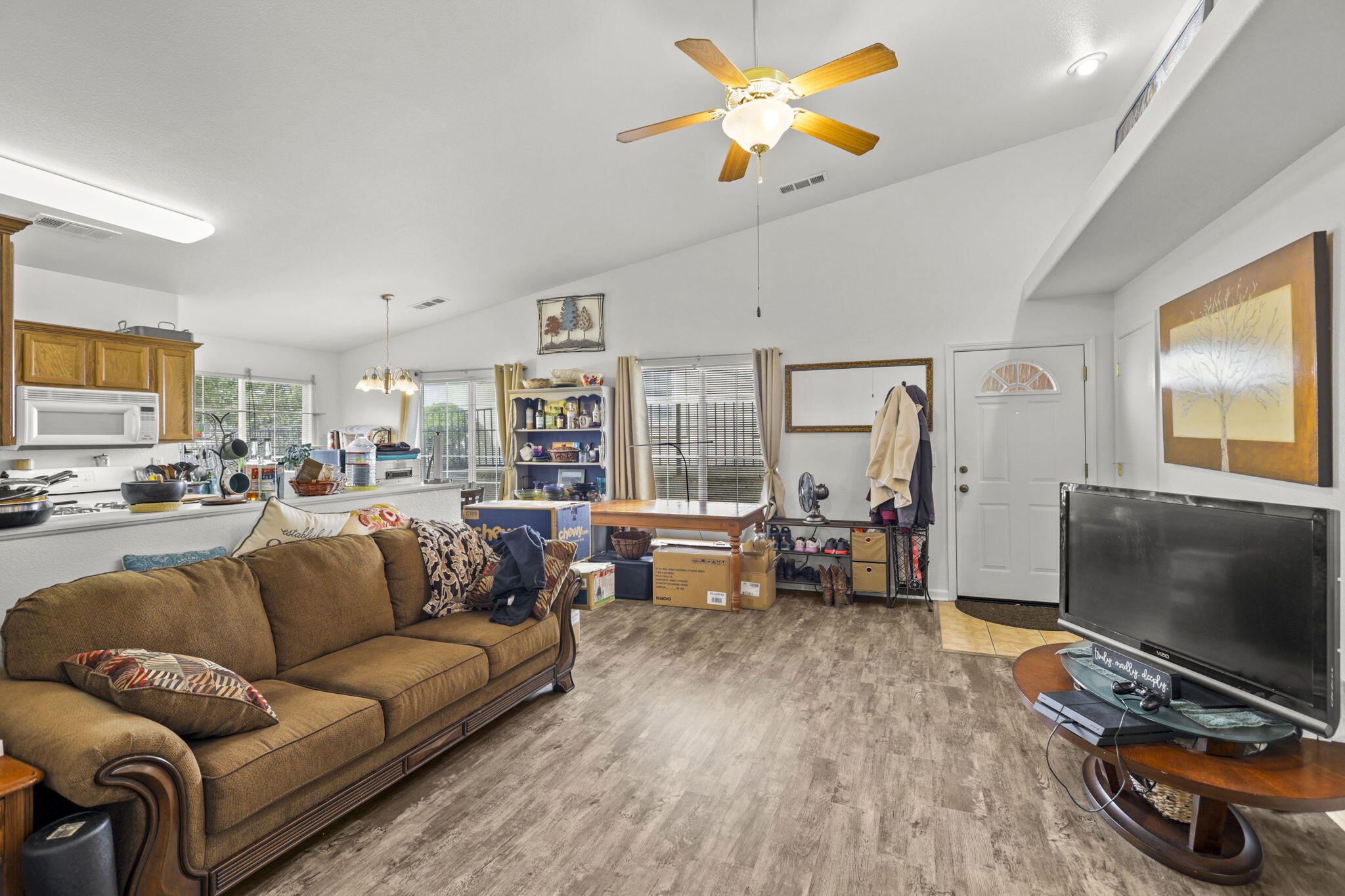 726 Stonebriar Trail Redding, CA 96003 - Photo 2 of 16 Living Room