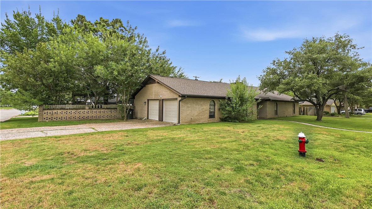 3901 Oak Bend Drive Bryan, TX 77802 - Photo 3 of 30