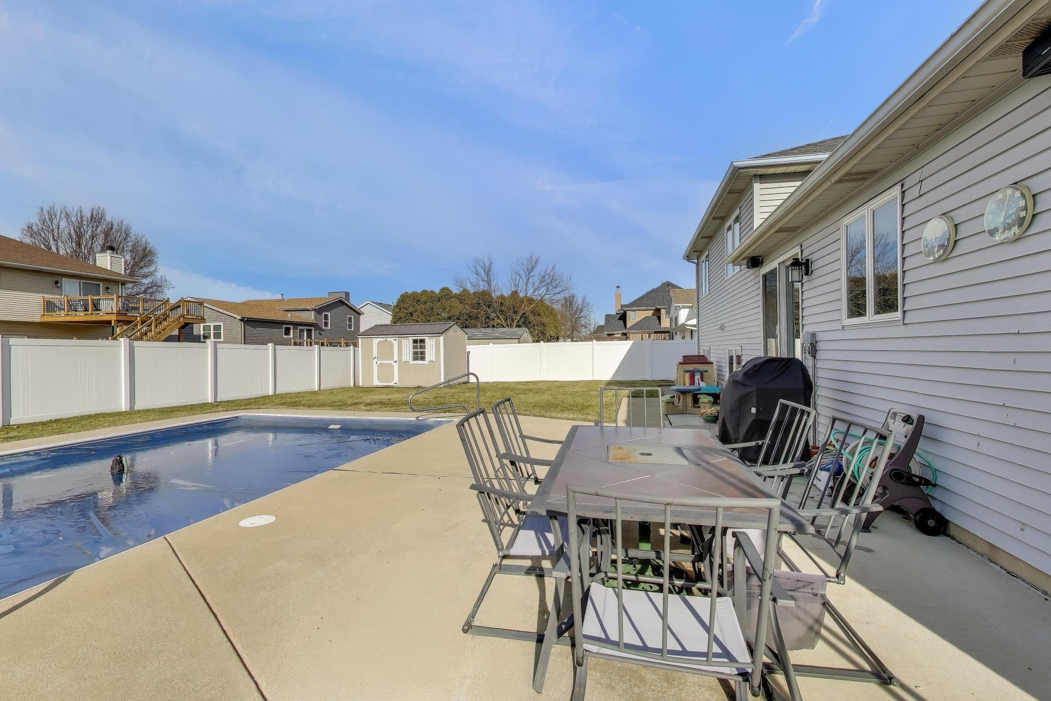 6926 Hawk Drive Schererville, IN 46375 - Photo 37 of 44 a view of a chairs and table in the patio