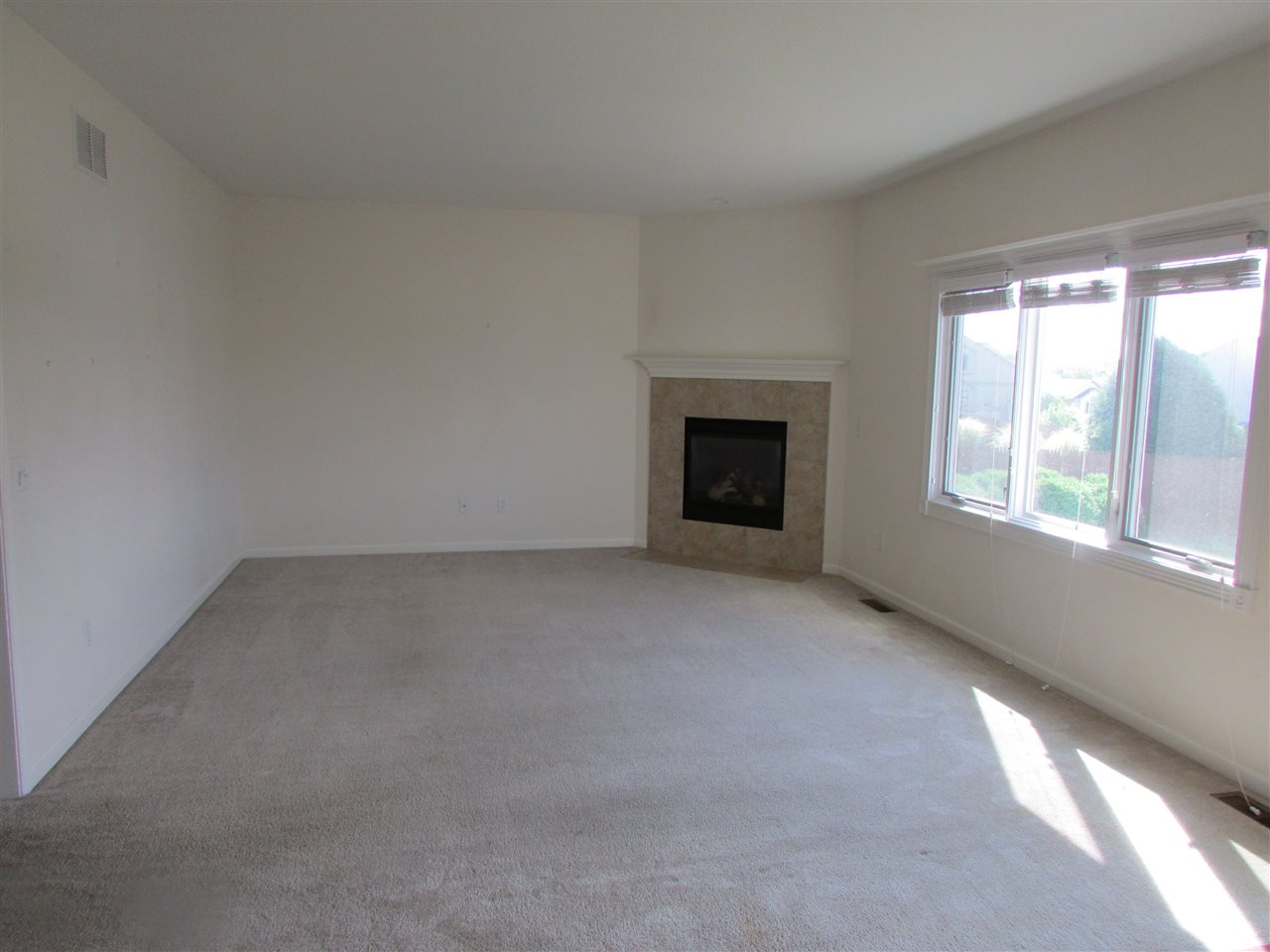 14909 Firethorne Path Fort Wayne, IN 46814 - Photo 6 of 27 Gallery Image 6