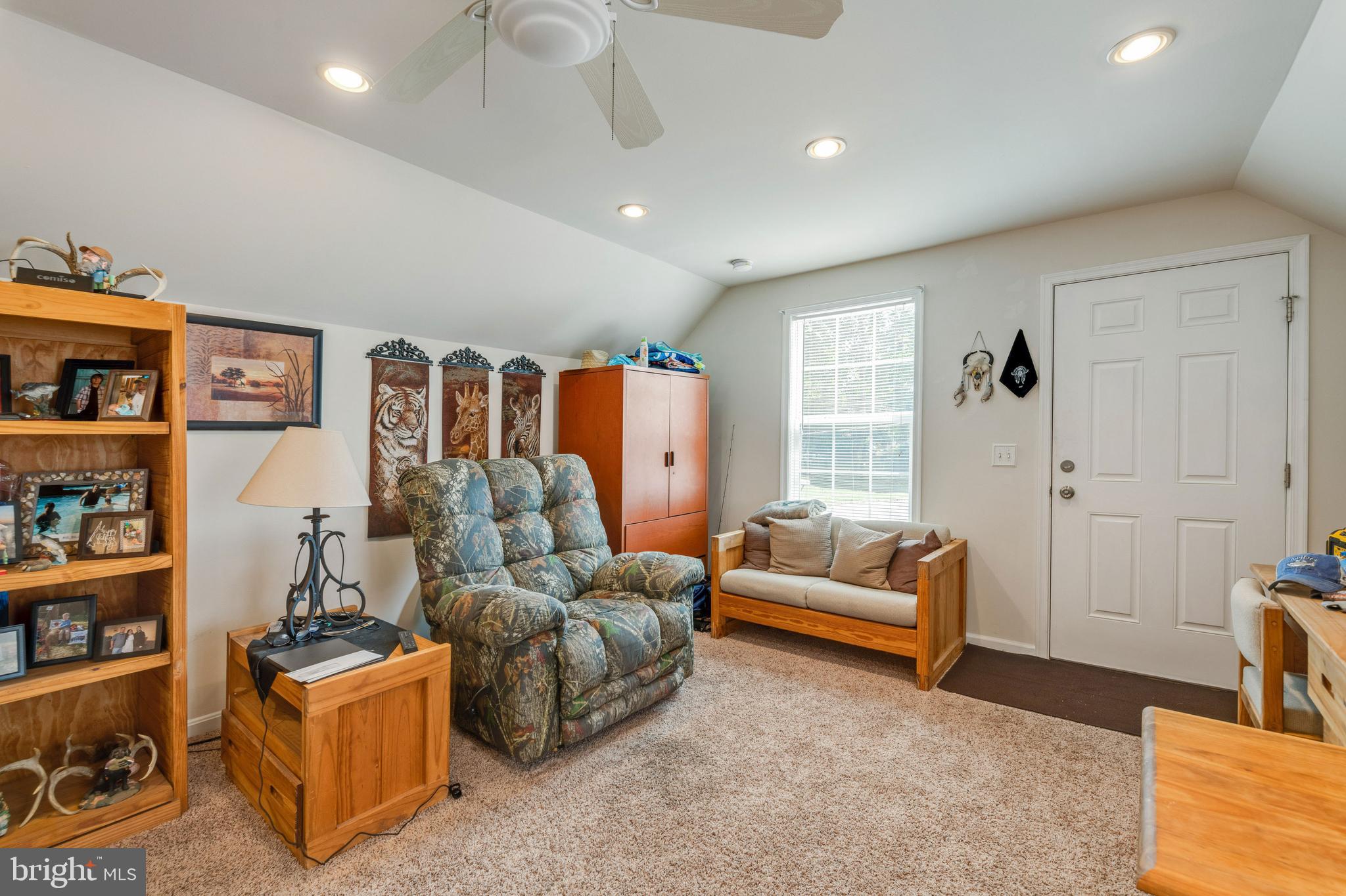 82 Johnson Road Pasadena, MD 21122 - Photo 43 of 76 Living room in apartment