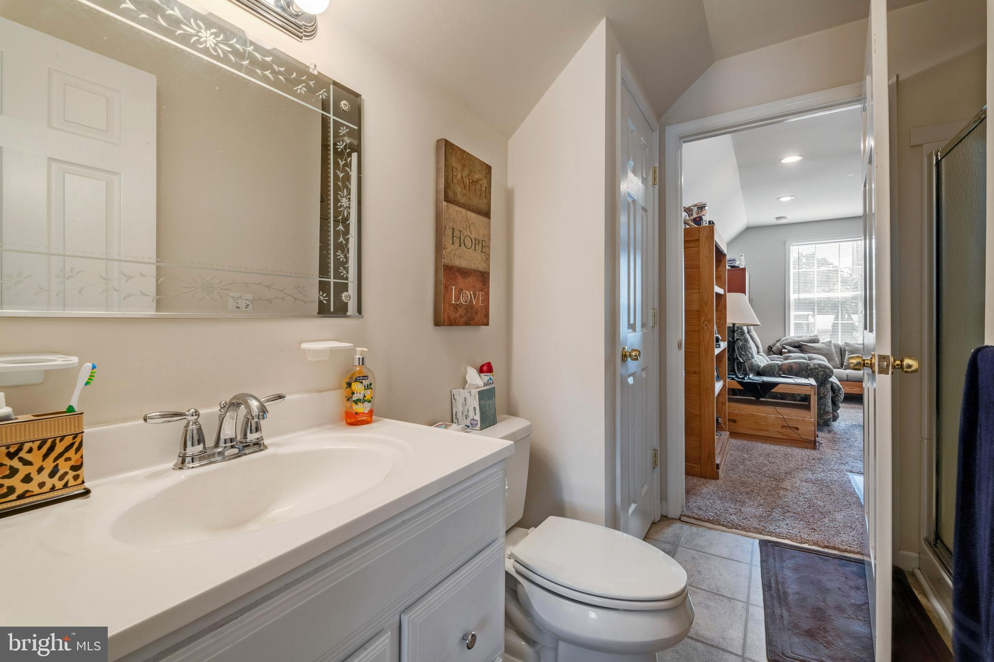 82 Johnson Road Pasadena, MD 21122 - Photo 46 of 76 Apartment bathroom