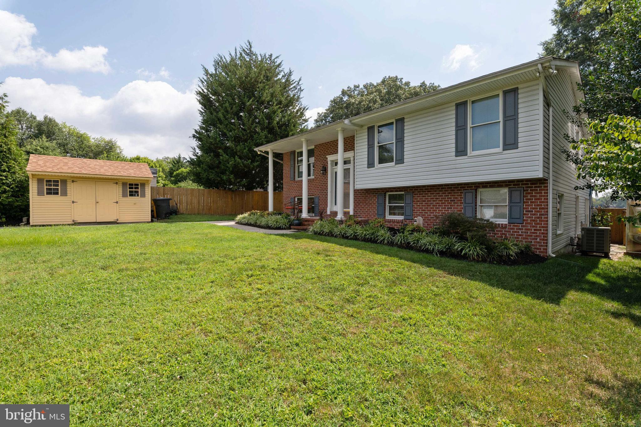82 Johnson Road Pasadena, MD 21122 - Photo 8 of 76 Large front yard