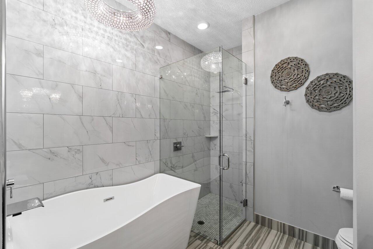 22635 Meridiana Drive Boca Raton, FL 33433 - Photo 21 of 38 Primary Bathroom