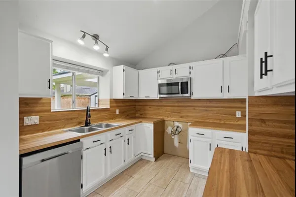 $1,900 | 14403 Wandering Wood Drive, Houston, TX 77015