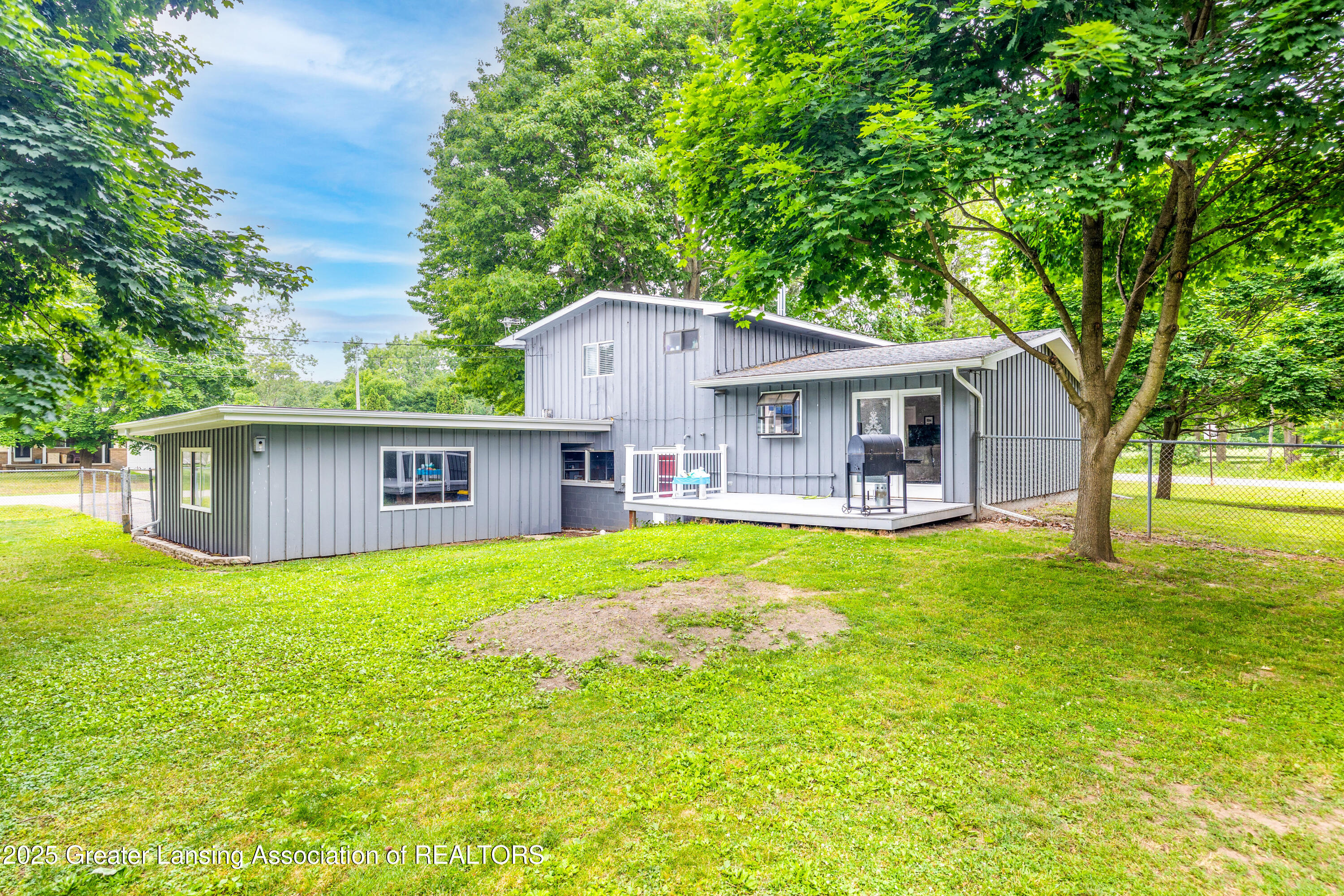 647 Ridgeview Drive Corunna, MI 48817 - Photo 3 of 20 Back of House