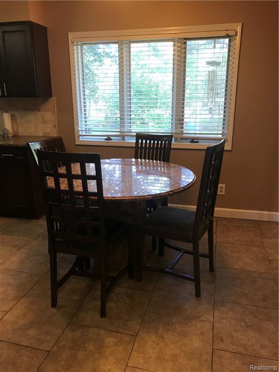 1609 Deerhurst Lane Rochester Hills, MI 48307 - Photo 20 of 38