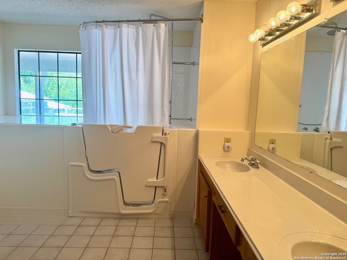 181 Leinweber Drive Leakey, TX 78873 - Photo 16 of 56 a bathroom with a sink and a mirror