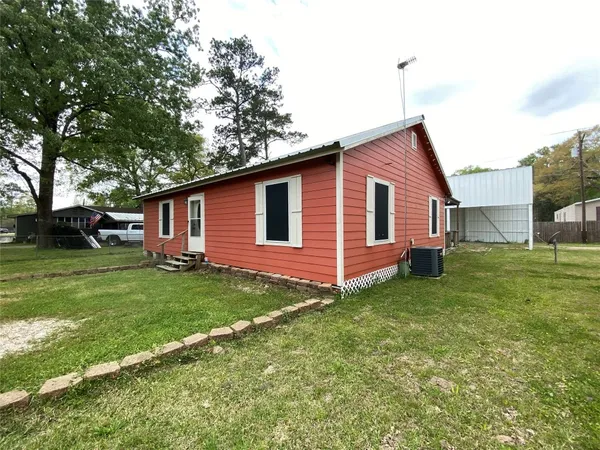 a view of a back yard of the house