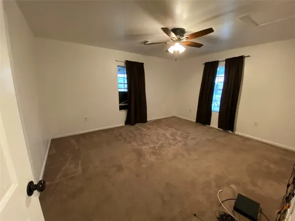 a view of a livingroom with a ceiling fan