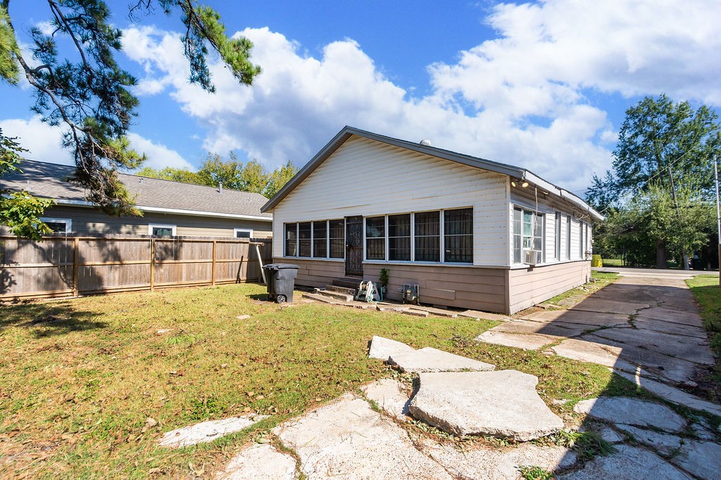 5822 Grace Lane Houston, TX 77021 - Photo 5 of 7 a view of a house with backyard and sitting area