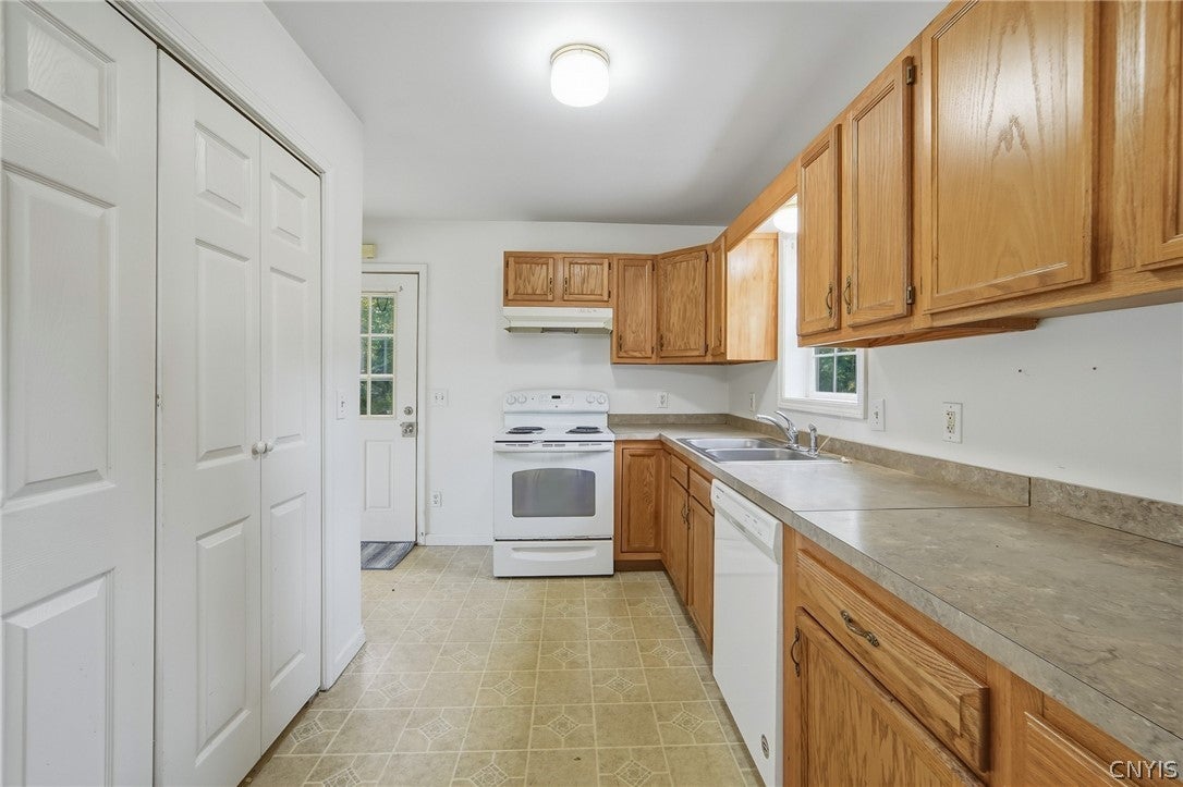 3424 Stiles Road Syracuse, NY 13209 - Photo 6 of 32 Gallery Image 6