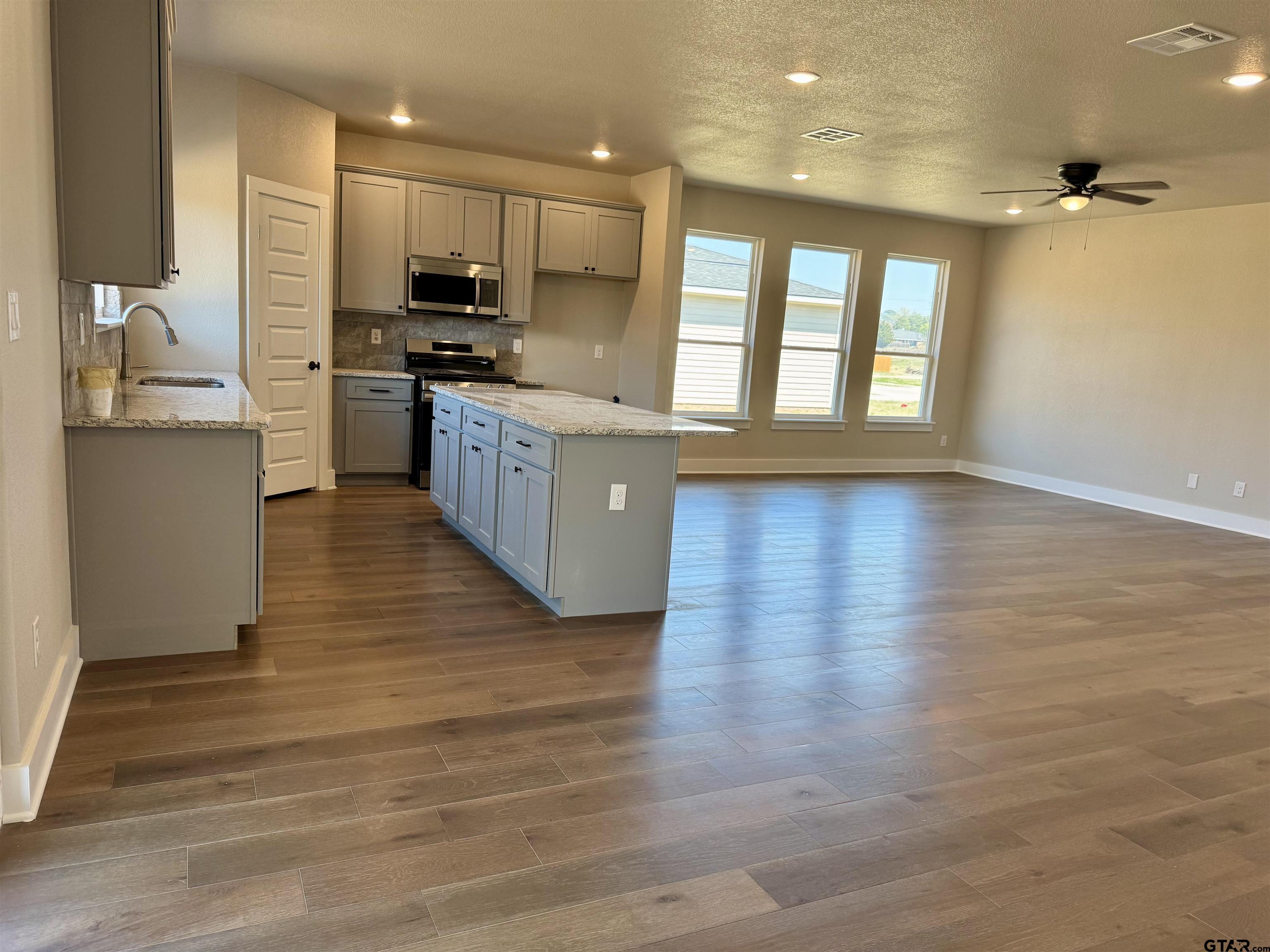 15517 Greenhouse Way Lindale, TX 75771 - Photo 2 of 6