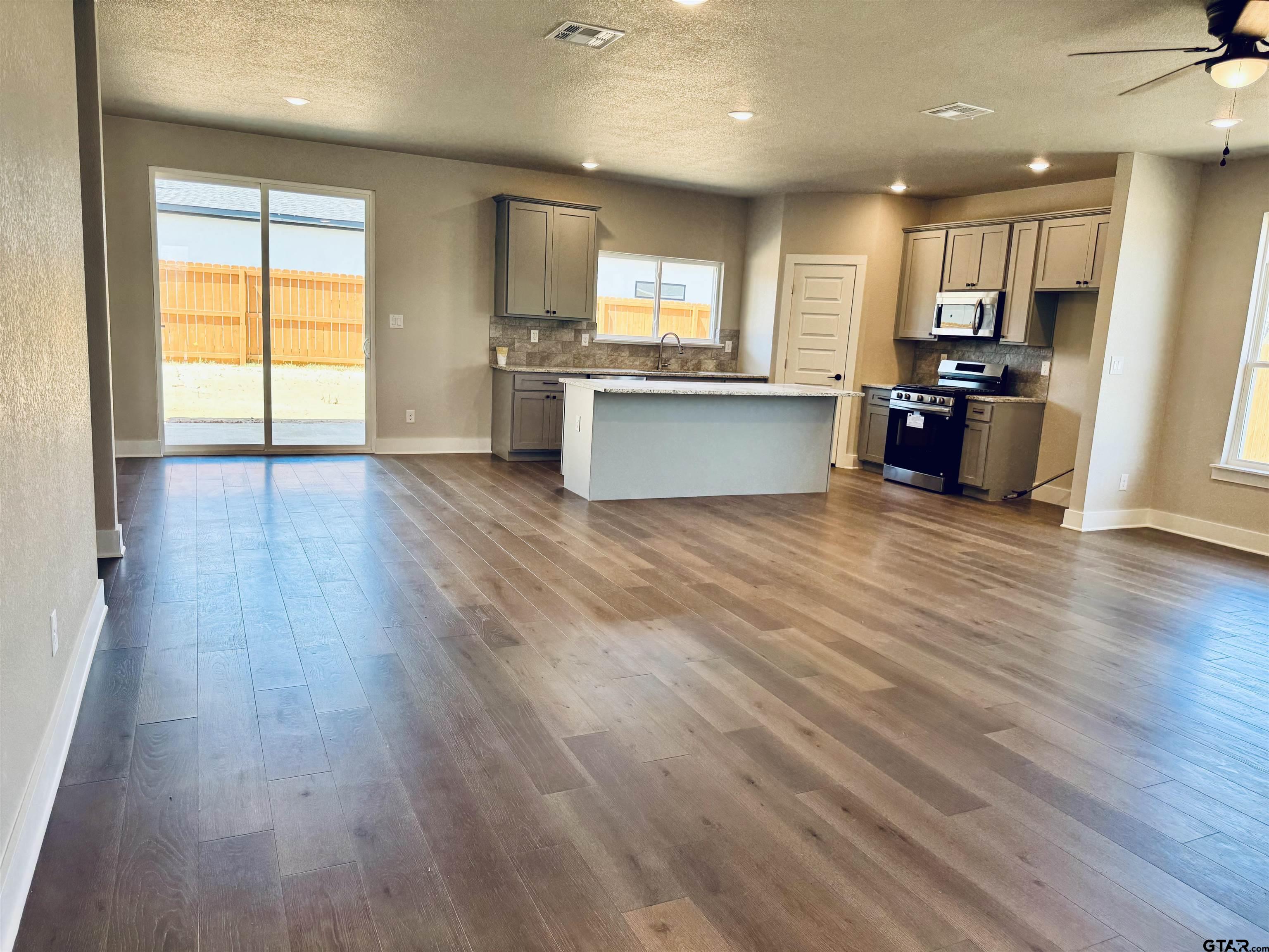 15517 Greenhouse Way Lindale, TX 75771 - Photo 3 of 6