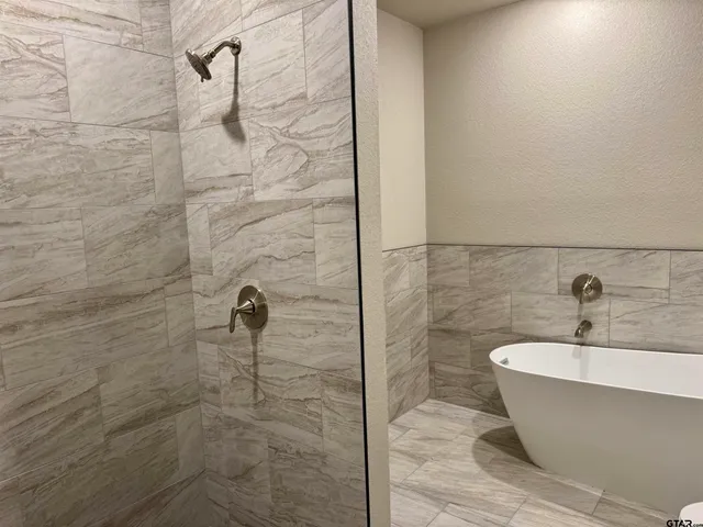 $2,250 | 15517 Greenhouse Way, Lindale, TX 75771