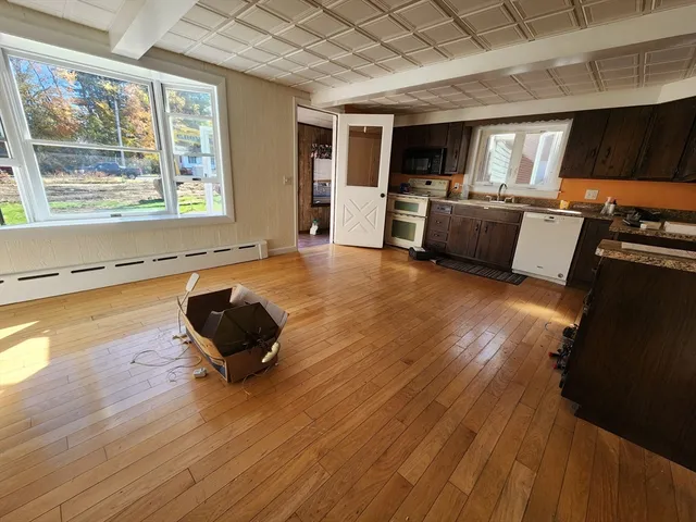 $1,800 | 350 West Broadway, Gardner, MA 01440