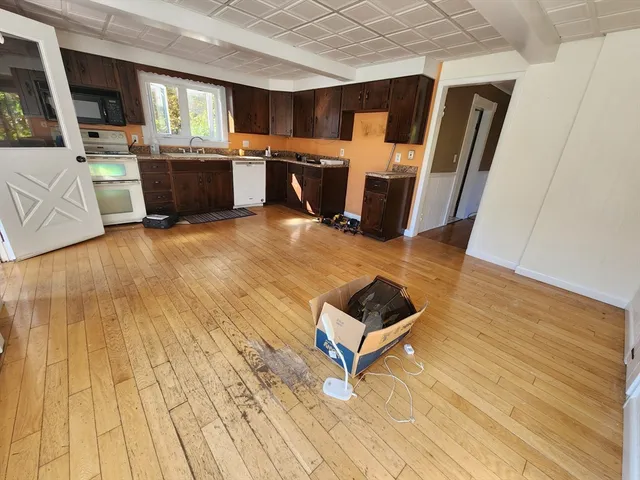 $1,800 | 350 West Broadway, Gardner, MA 01440