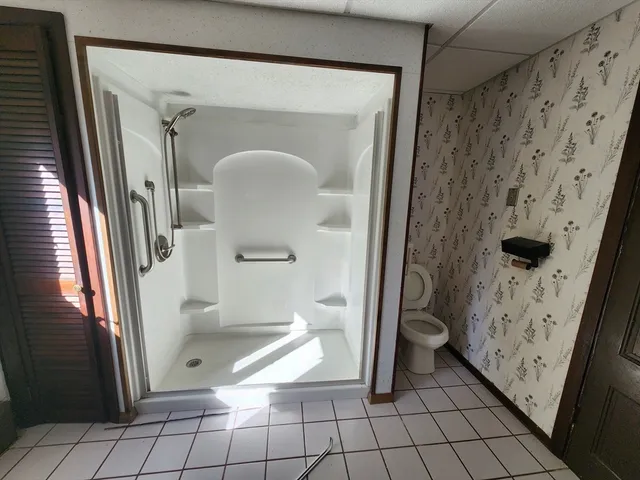 $1,800 | 350 West Broadway, Gardner, MA 01440