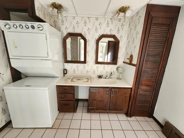 $1,800 | 350 West Broadway, Gardner, MA 01440