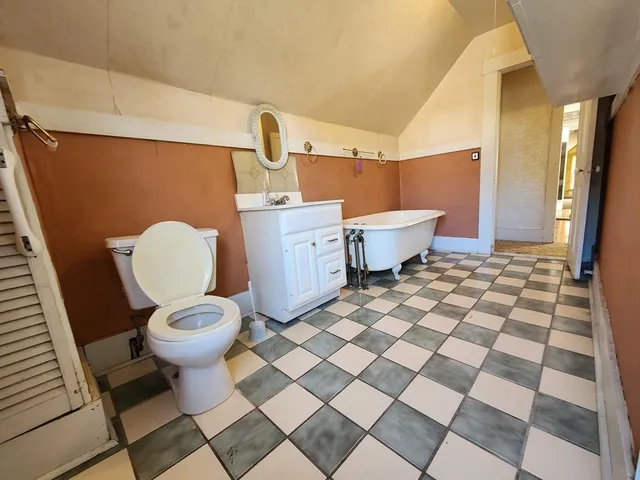 $1,800 | 350 West Broadway, Gardner, MA 01440