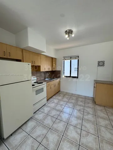 $2,295 | 350 Madeira Avenue, Unit 4, Coral Gables, FL 33134