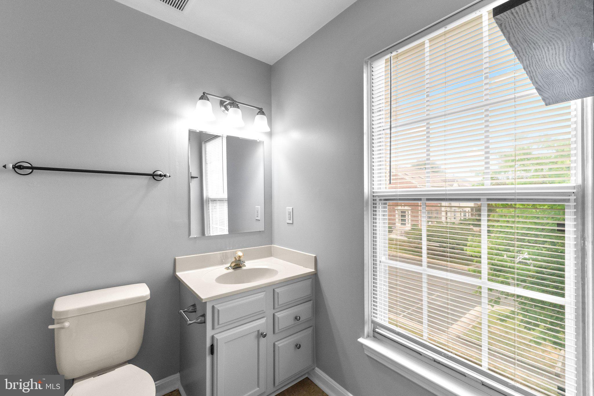 6008 Bingley Road Alexandria, VA 22315 - Photo 15 of 39 Bright and updated primary en-suite