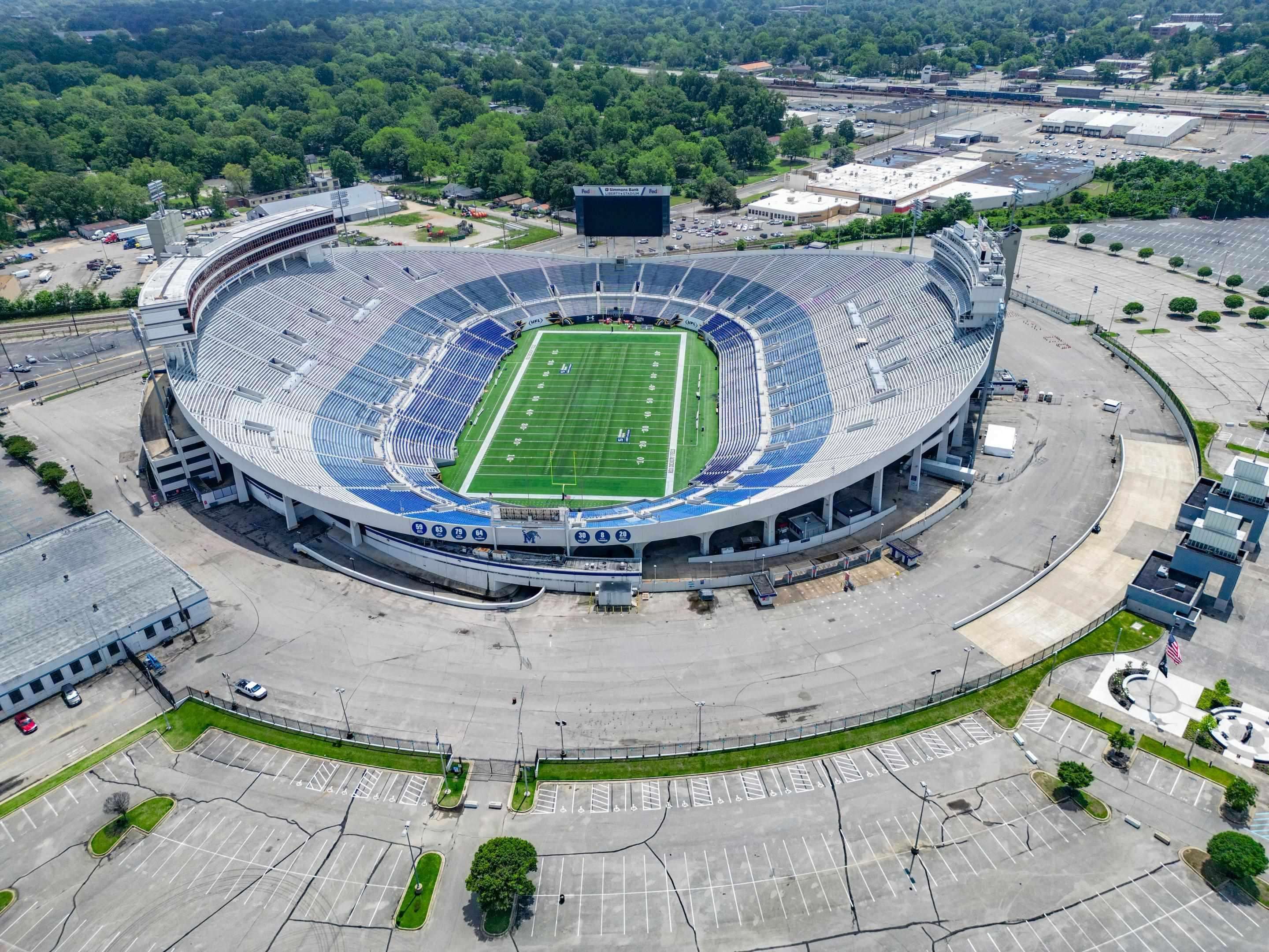 857 E Parkway South Memphis, TN 38104 - Photo 21 of 30 an aerial view of a swimming pool