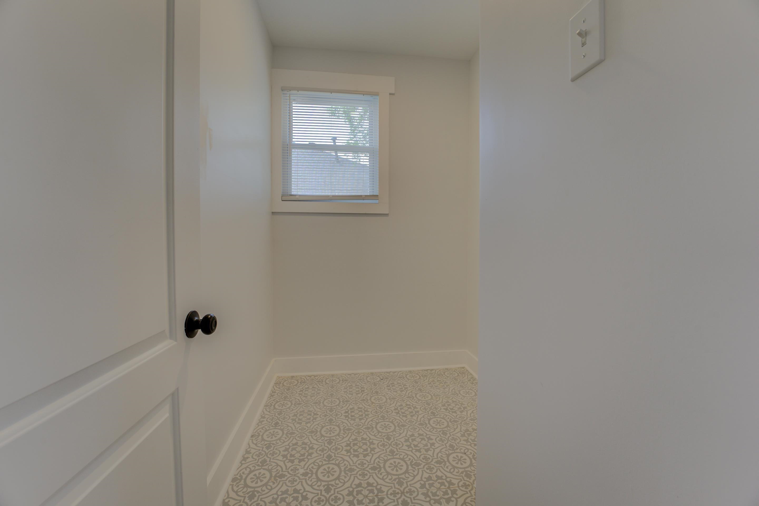 857 E Parkway South Memphis, TN 38104 - Photo 25 of 30 a bathroom with a bathtub