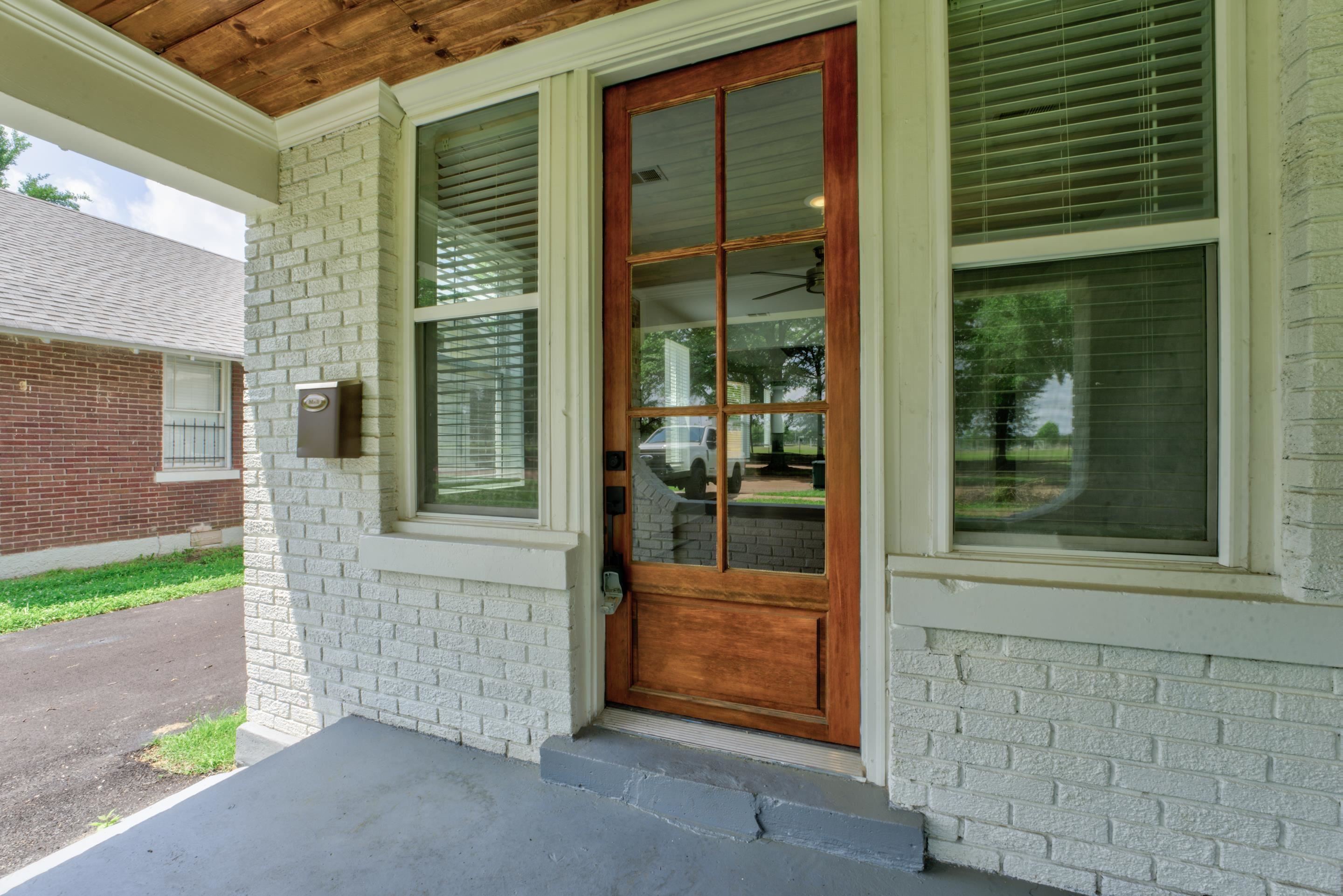 857 E Parkway South Memphis, TN 38104 - Photo 6 of 30 a view of front door of house