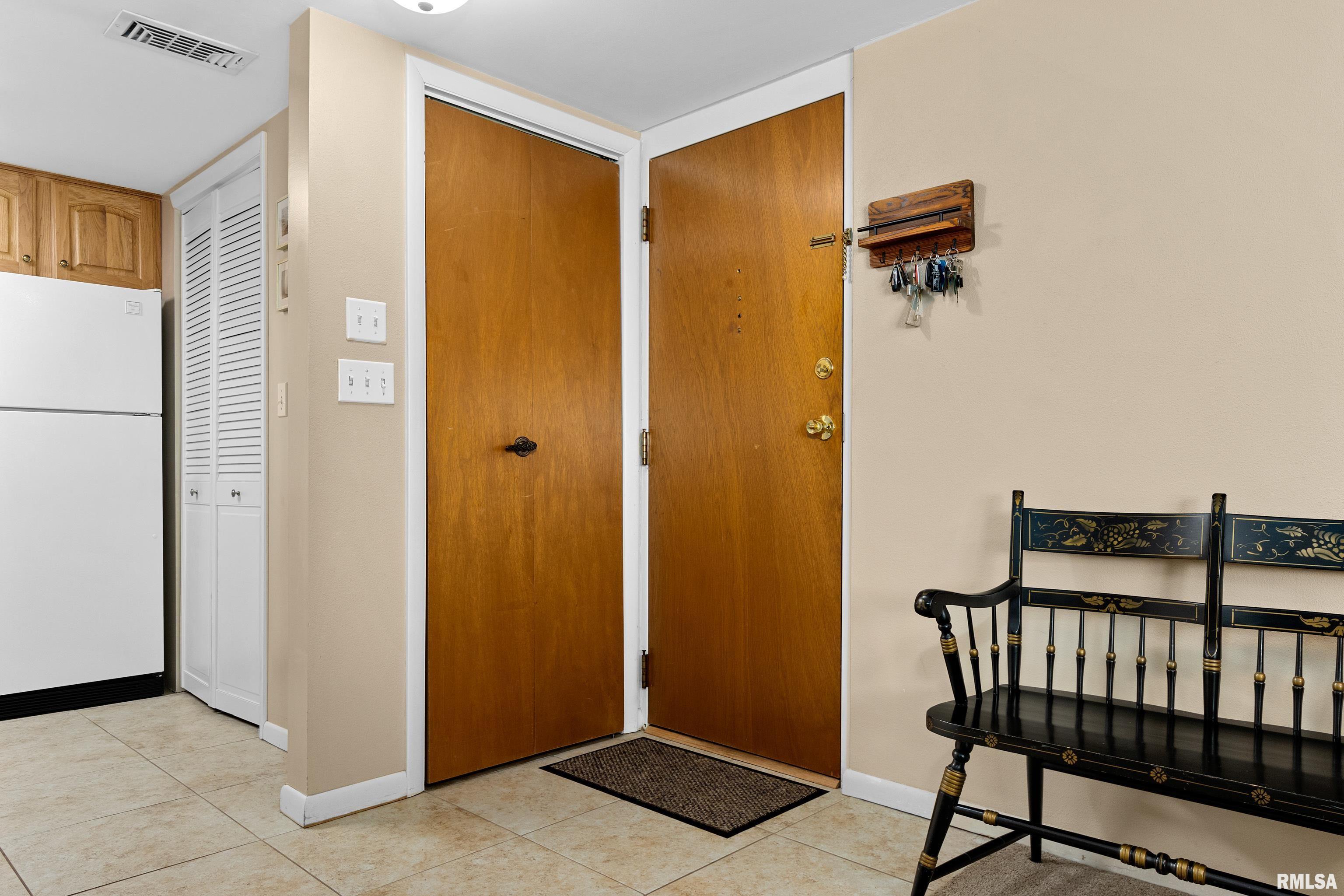 161 East Queenwood Road, Unit B7 Morton, IL 61550 - Photo 13 of 29 Gallery Image 13