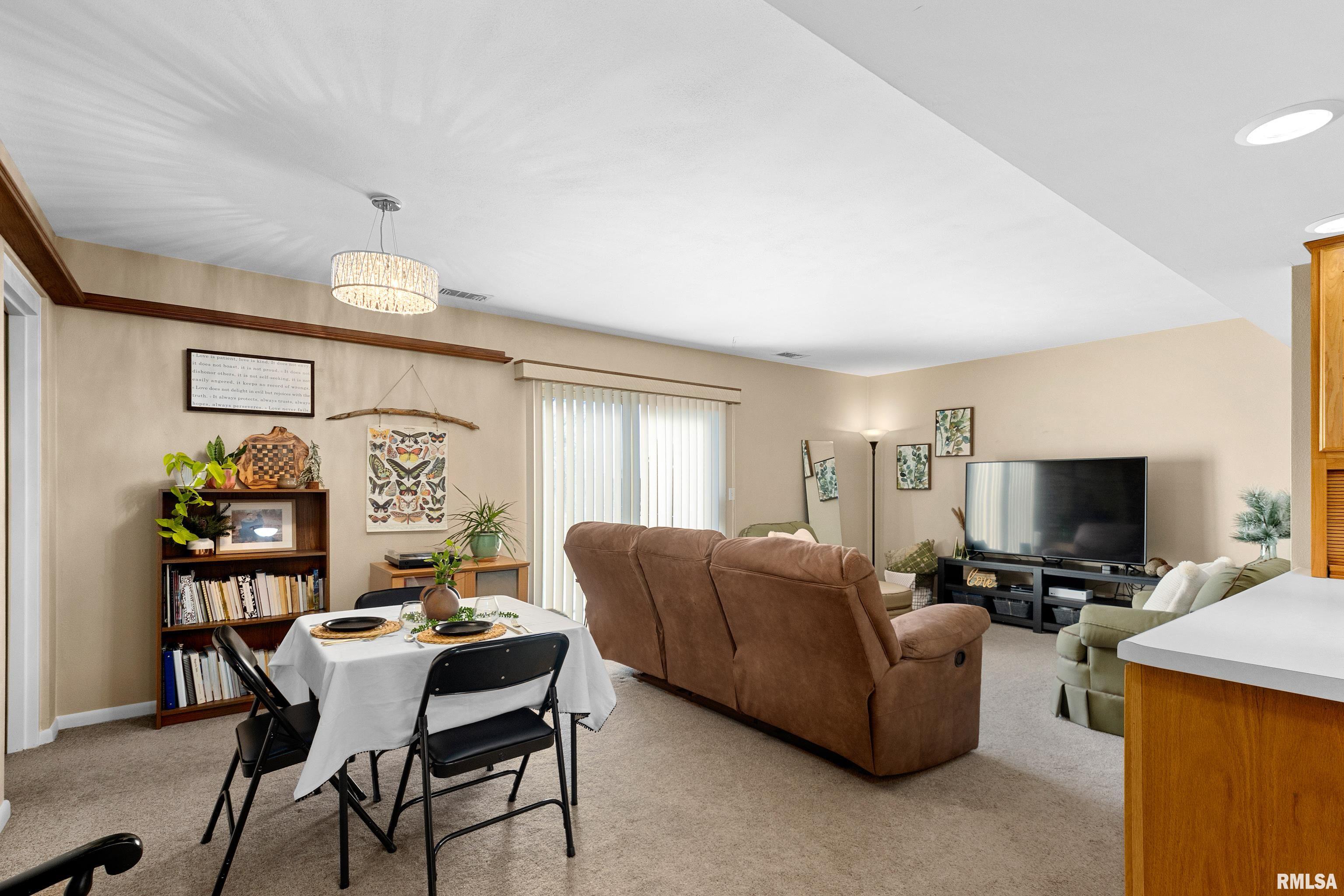 161 East Queenwood Road, Unit B7 Morton, IL 61550 - Photo 4 of 29 Gallery Image 4