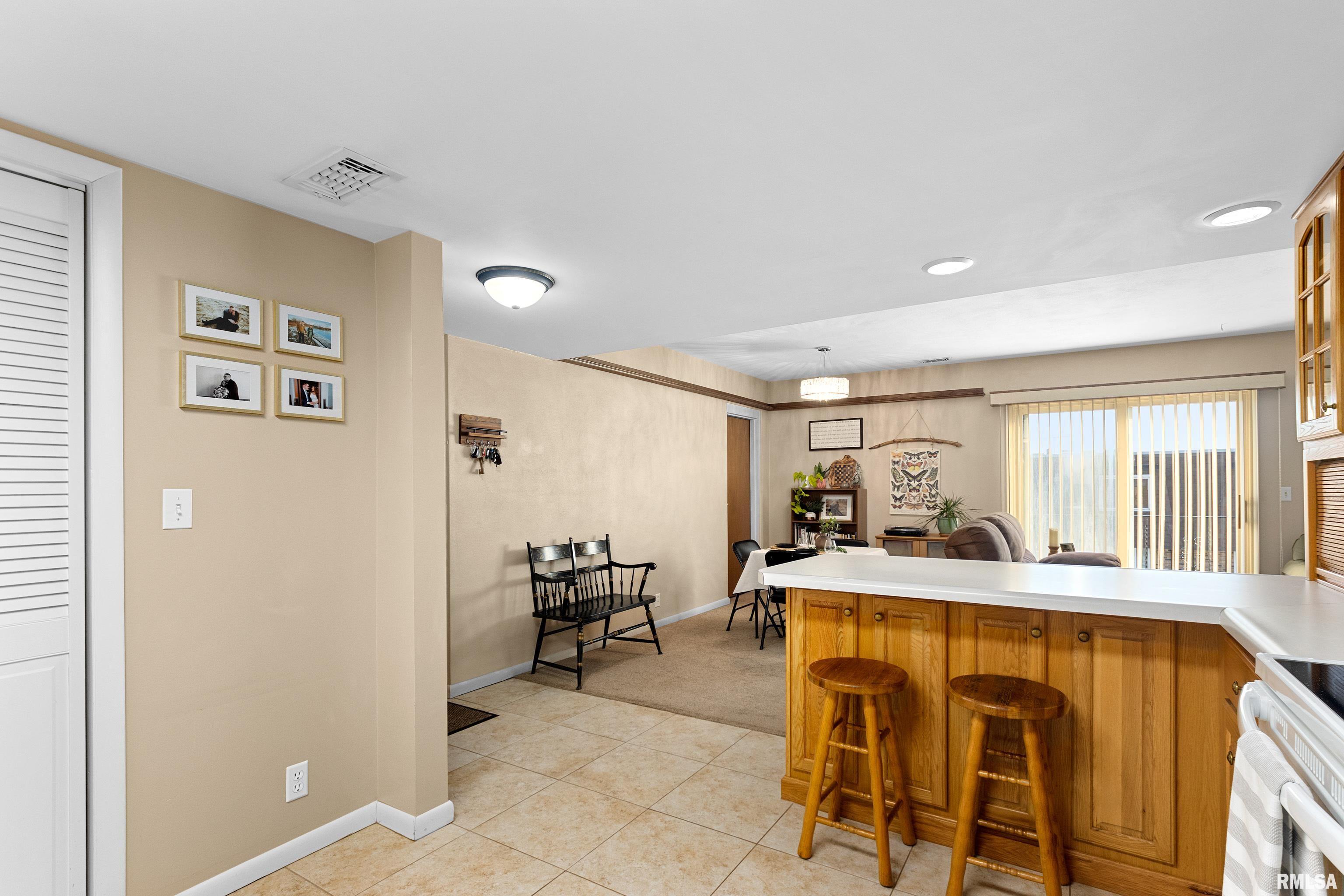 161 East Queenwood Road, Unit B7 Morton, IL 61550 - Photo 9 of 29 Gallery Image 9