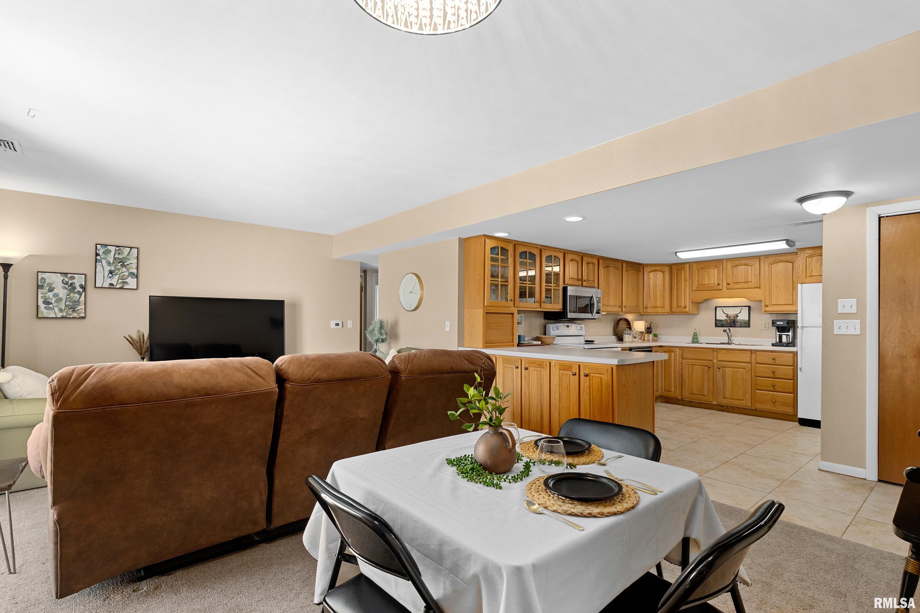 161 East Queenwood Road, Unit B7 Morton, IL 61550 - Photo 10 of 29 Gallery Image 10