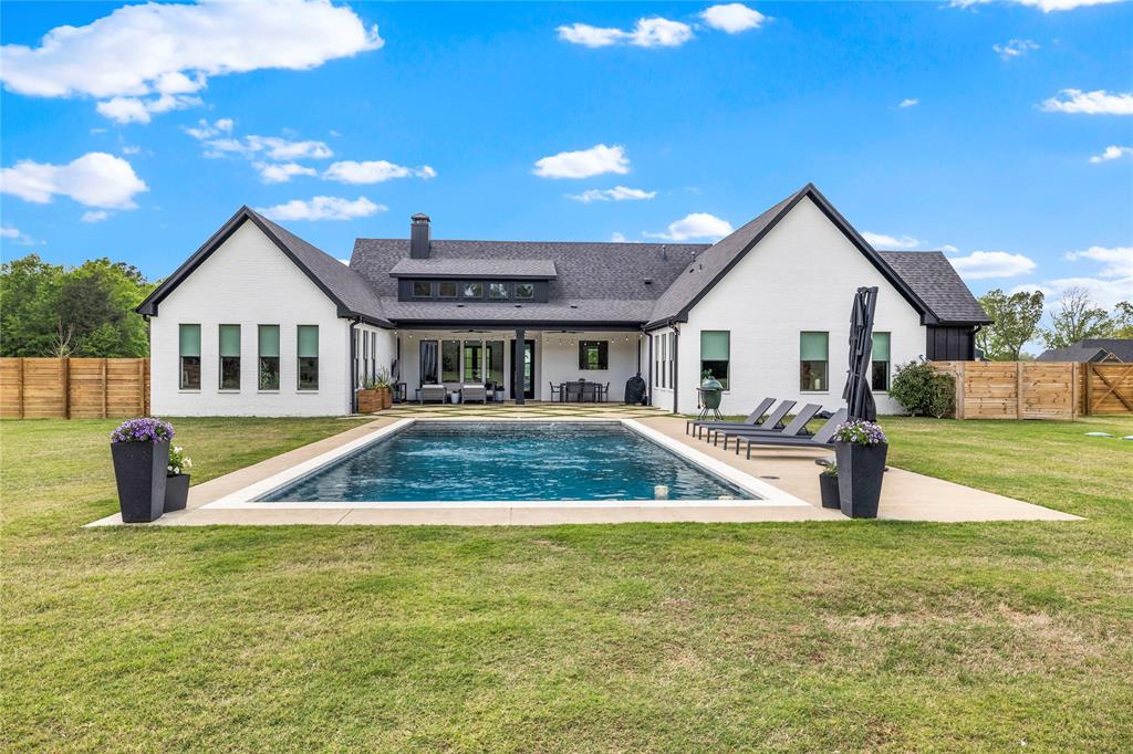 21197 Gatlinburg Road Bullard, TX 75757 - Photo 35 of 40 a house view with a garden space