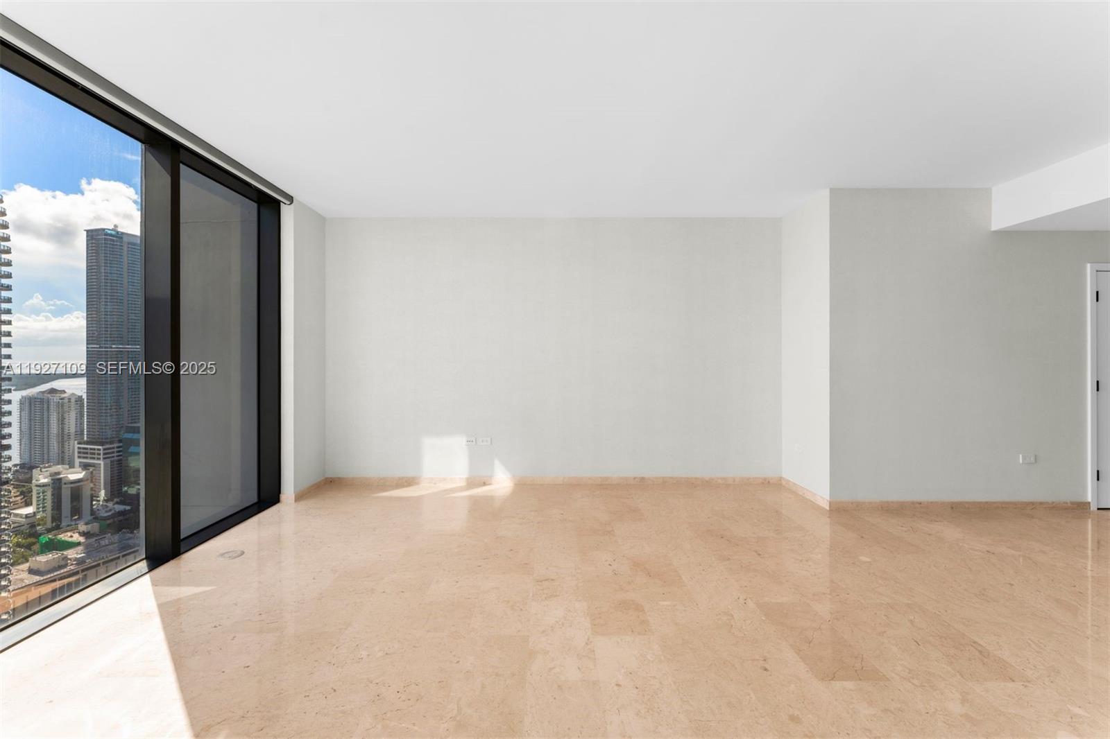 88 Southwest 7th Street, Unit 3907 Miami, FL 33130 - Photo 15 of 33 a view of an empty room