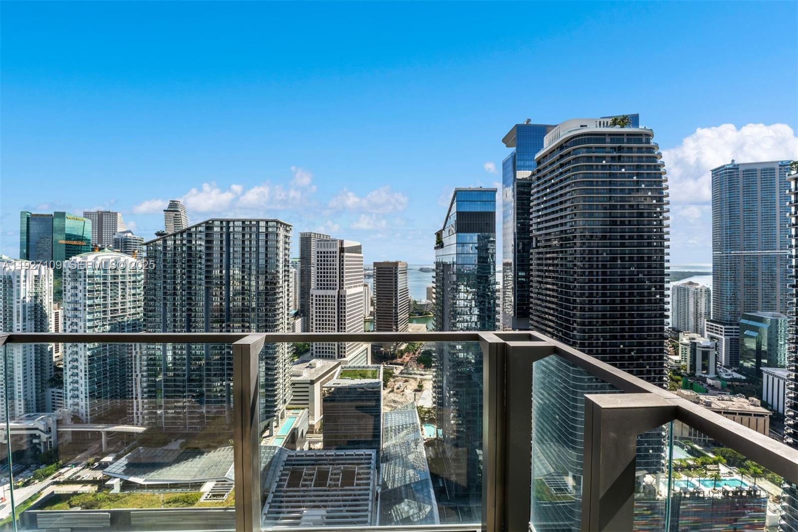 88 Southwest 7th Street, Unit 3907 Miami, FL 33130 - Photo 29 of 33 a view of city with balcony
