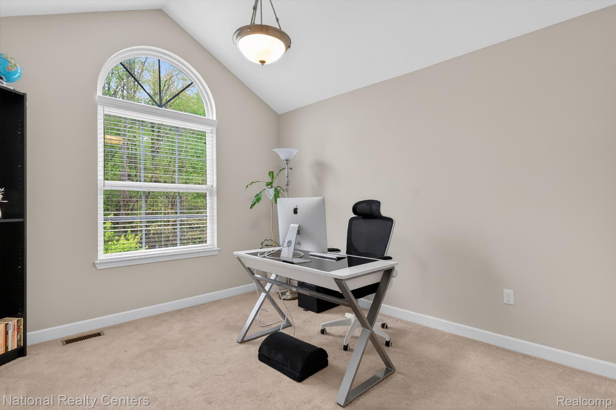 27412 Victoria Road Novi, MI 48374 - Photo 31 of 61 Vaulted ceiling room featuring a prominent arched window with white blinds